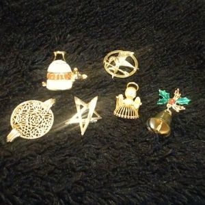 Q-19 brooche lot 6 piece gold toned brooches